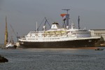 Ex-Völkerfreundschaft-Kreuzfahrtschiff „MS Azores“ in Warnemünde