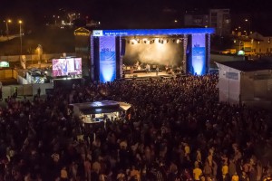 10.000 Besucher kamen am 2. Tag der Hanse Sail zu JULI in den Stadthafen (Foto: Axel Herzig) 10.000 Besucher kamen am 2. Tag der Hanse Sail zu JULI in den Stadthafen (Foto: Axel Herzig)