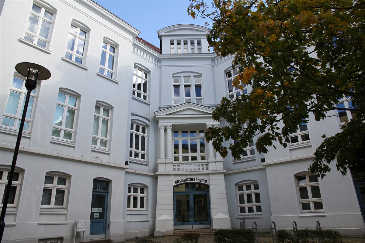 Physikalisches Institut der Uni Rostock wird Notunterkunft  RostockHeute