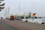 Schwimmendes LNG-Kraftwerk versorgt Kreuzliner mit Strom