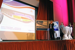 Ralph Müller, Uta Janssen und Anja Epper vom Stadtplanungsamt stellten den aktualisierten „Funktionsplan Mittelmole“ im Kurhaus Warnemünde vor