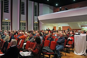 Etwa 200 Einwohner nahmen am Bürgerforum zur Mittelmole im Kurhaus Warnemünde teil
