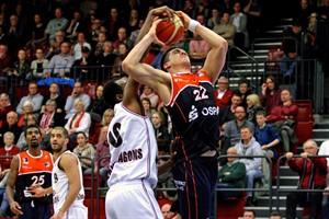 Rostock Seawolves (im Bild: André Murillo) unterliegen Artland Dragons (Foto: Tobias Hahn)