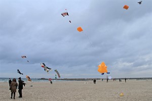 Drachenfest beim Warnemünder Wintervergnügen