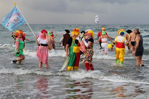 Eisbaderfasching beim Warnemünder Wintervergnügen