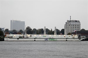 Weder schwimmendes Kraftwerk noch Landstromanschluss sind für Warnemünde in Sicht Weder schwimmendes Kraftwerk noch Landstromanschluss sind für Warnemünde in Sicht