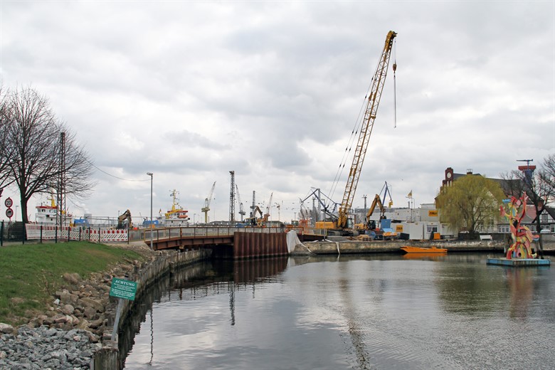 Neue Stromgrabenbrücke in Warnemünde wird pünktlich fertig