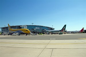 Flughafen Rostock-Laage mit Passagierrekord im Juli (Foto: Archiv) Flughafen Rostock-Laage mit Passagierrekord im Juli (Foto: Archiv)