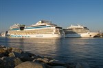 Kreuzfahrtschiff-Fünffachanlauf in Rostock-Warnemünde