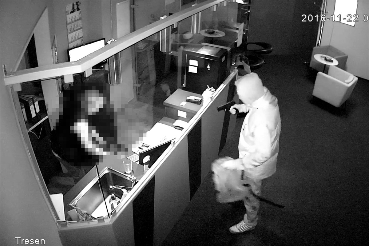 Überfall auf Spielothek - Polizei fahndet mit Bild aus Überwachungskamera | Rostock-Heute