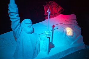 Karls 14. Eiswelt zeigt Eisskulpturen zum Roman Moby Dick