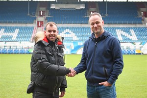 Mittelfeldspieler Amaury Bischoff (l.) und Hansa-Sportdirektor René Schneider (Foto: F.C. Hansa Rostock) Mittelfeldspieler Amaury Bischoff (l.) und Hansa-Sportdirektor René Schneider (Foto: F.C. Hansa Rostock)