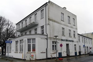 Das Haus des Sports in Warnemünde wird zu einem Wohnhaus umgebaut (Foto: Archiv) Das Haus des Sports in Warnemünde wird zu einem Wohnhaus umgebaut (Foto: Archiv)