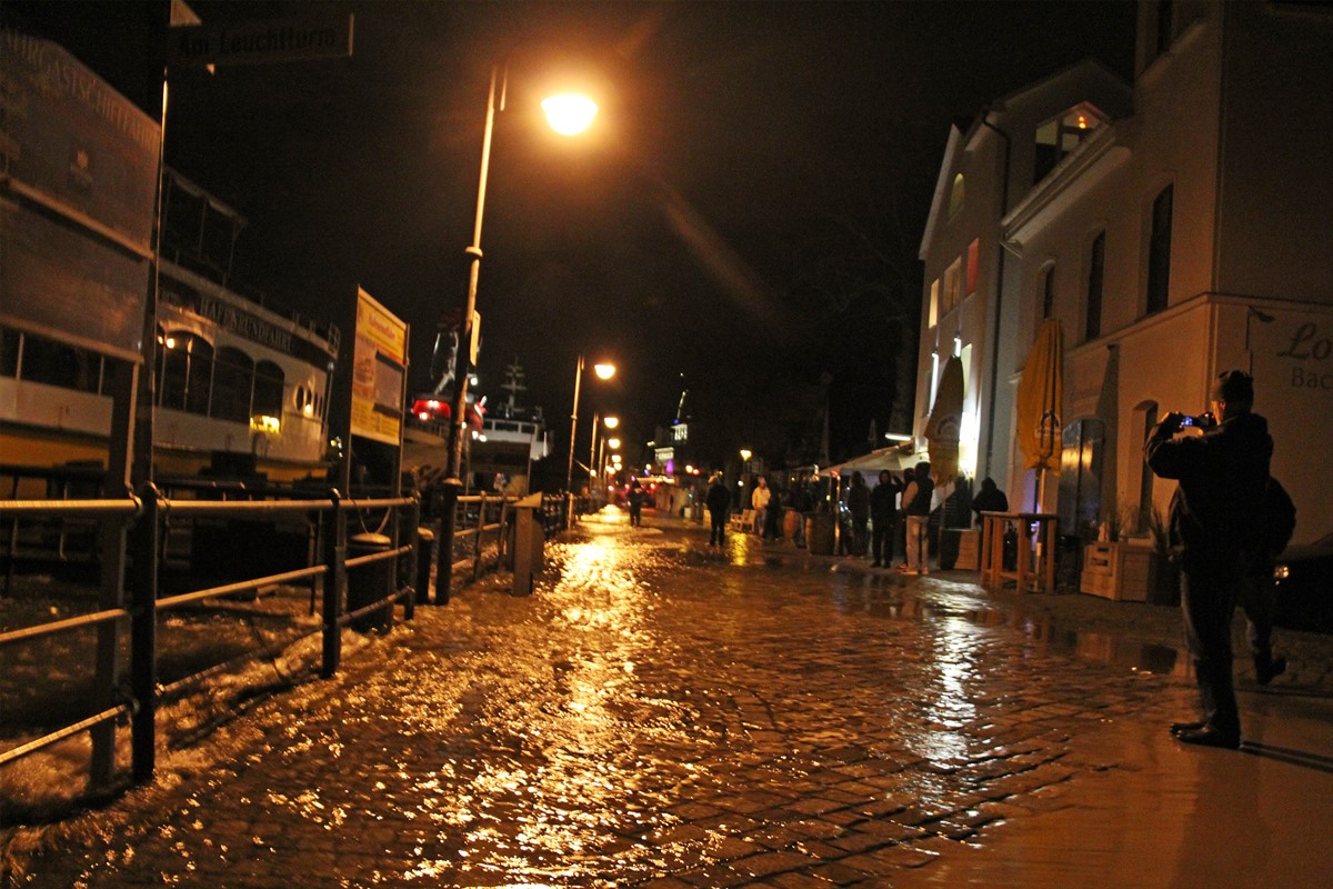 Tief "Axel" Sturmflut trifft Rostock und Warnemünde RostockHeute