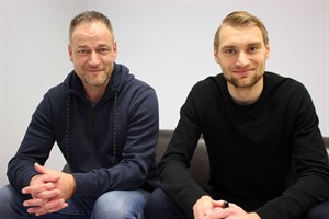René Schneider (l.), Vorstand Sport beim F.C. Hansa Rostock, und Neuzugang Tim Väyrynen (Foto: F.C. Hansa Rostock) René Schneider (l.), Vorstand Sport beim F.C. Hansa Rostock, und Neuzugang Tim Väyrynen (Foto: F.C. Hansa Rostock)