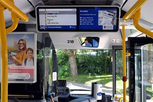 Moderne Doppel-TFT-Monitore sorgen im Innenraum der neuen Busse für noch bessere Informationsmöglichkeiten (Foto: Joachim Kloock)