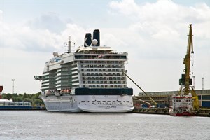 190 Anläufe von 36 Kreuzfahrtschiffen werden 2017 in Rostock-Warnemünde erwartet - im Bild die „Celebrity Eclipse“ am LP 31 im Rostocker Überseehafen