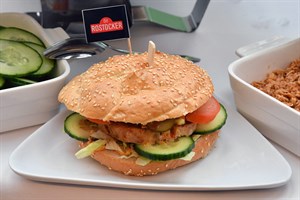 Der Jubiläumstaler - ein Burger, der extra für die Universität Rostock kreiert worden ist (Foto: Joachim Kloock) Der Jubiläumstaler - ein Burger, der extra für die Universität Rostock kreiert worden ist (Foto: Joachim Kloock)