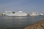 AIDAbella überraschend in Warnemünde zu Gast