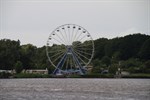 Vom Riesenrad in Gehlsdorf hat man einen wunderschönen Blick auf Rostocks Innenstadt, die vor 800 Jahren Stadtrecht erhielt.