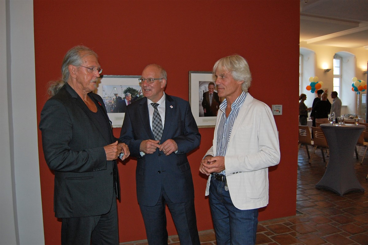 EhrenbürgerGalerie in der Rathaushalle eingeweiht RostockHeute