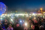 Tausende Handylichter beim Turmleuchten Warnemünde 2019