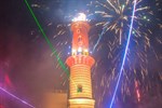 Turmleuchten in Warnemünde: Die Jahreszahl 2019 erscheint, wenn auch diesmal erst im April