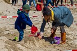 Jakob und seine Mutter gewinnen den ersten Sandburgenwettbewerb in Warnemünde