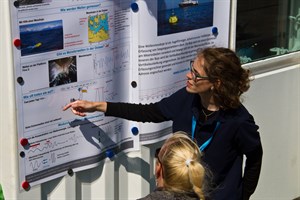 Forscher informieren über Monsterwellen, Schiffsabgase und Klimawandel in der Ostseeregion Forscher informieren über Monsterwellen, Schiffsabgase und Klimawandel in der Ostseeregion