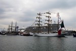 Die Segelschulschiffe „Amerigo Vespucci“ (links) und „Cuauhtemoc“ in Warnemünde - im Hintergrund die Kreuzfahrtschiffe „Seven Seas Explorer“ und „Serenade of the Seas“