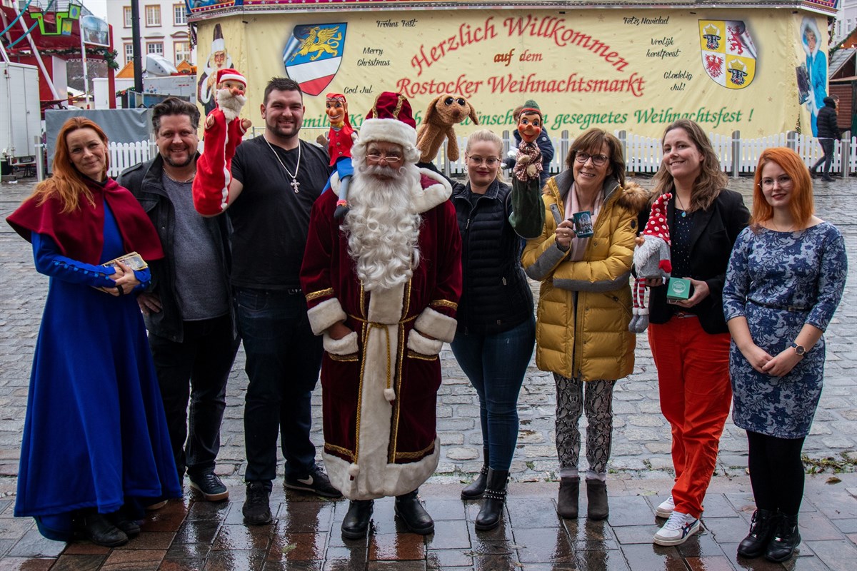 Glühwein, Weihnachtsmärchen, Fahrgeschäfte und Besuch vom finnischen Weihnachtsmann – vom 25. November bis zum 22. Dezember öffnet der Weihnachtsmarkt in Rostock seine Pforten