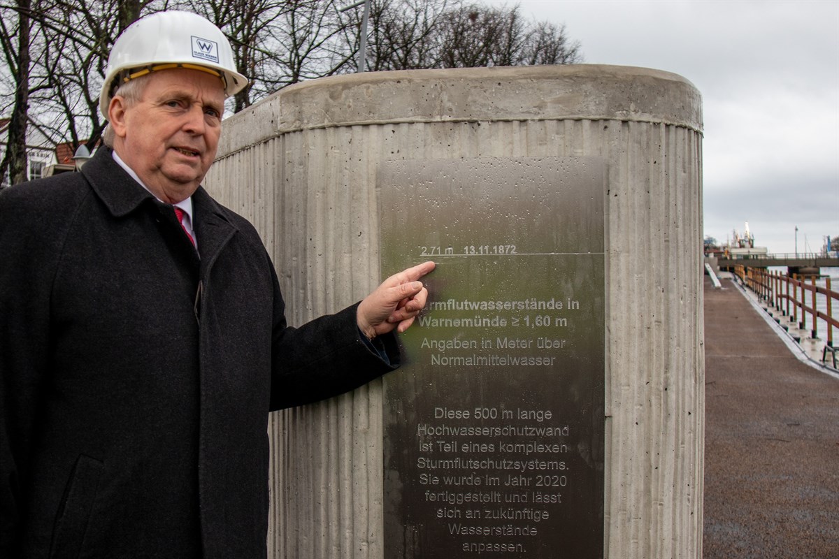 Neue Sturmflutschutzwand in Warnemünde RostockHeute