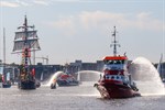 Segelschiff, Seenotkreuzer und Feuerlöschboot