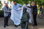 Spielmann-Opa-Skulptur am Uniplatz aufgestellt