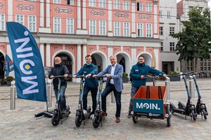 „Moin.“ - Neuer E-Scooter-Verleiher in Rostock gestartet: Steffen Nozon, Adrian Merker, Thomas Schneider und Jakob Richter (v.l.)