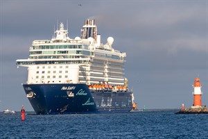 Kreuzliner Mein Schiff 4 Erstanlauf In Rostock Rostock Heute