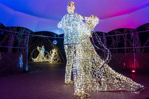 Lumagica hat den Weidendom im Iga-Park Rostock in einen Ballsaal verwandelt