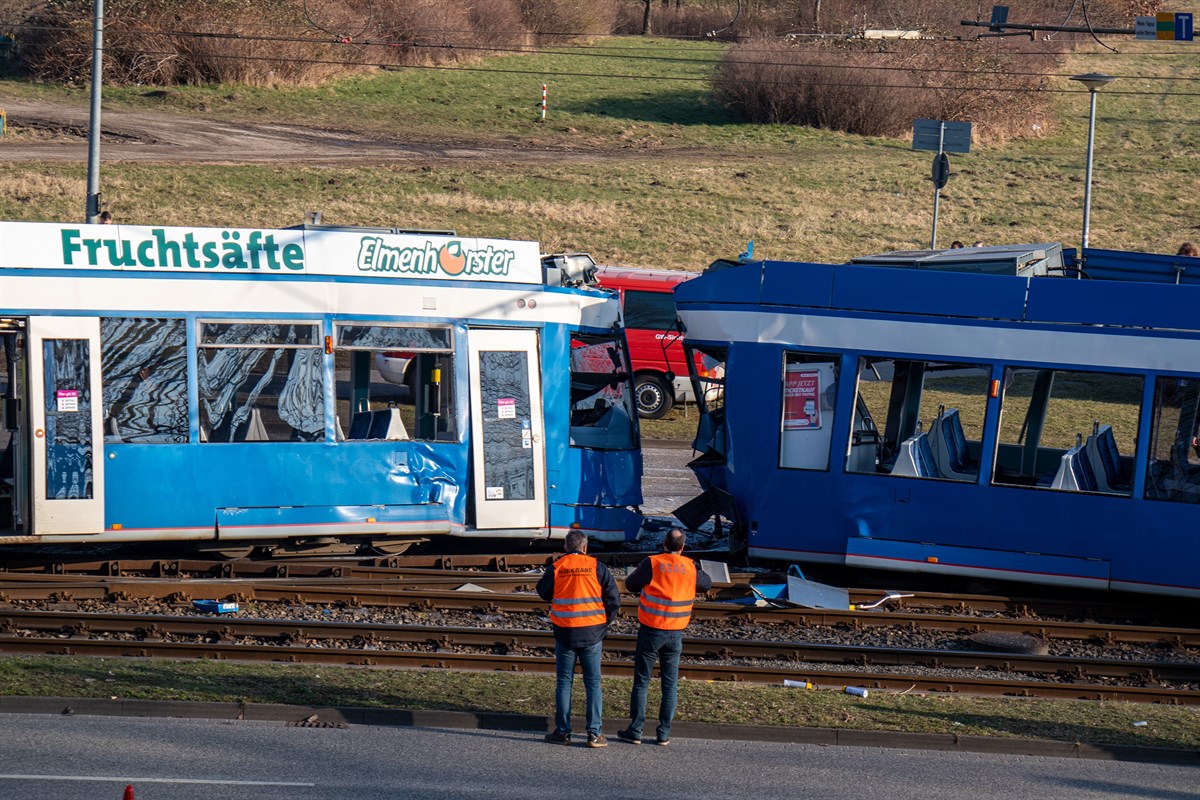 Schwerer StraßenbahnUnfall in der Südstadt RostockHeute