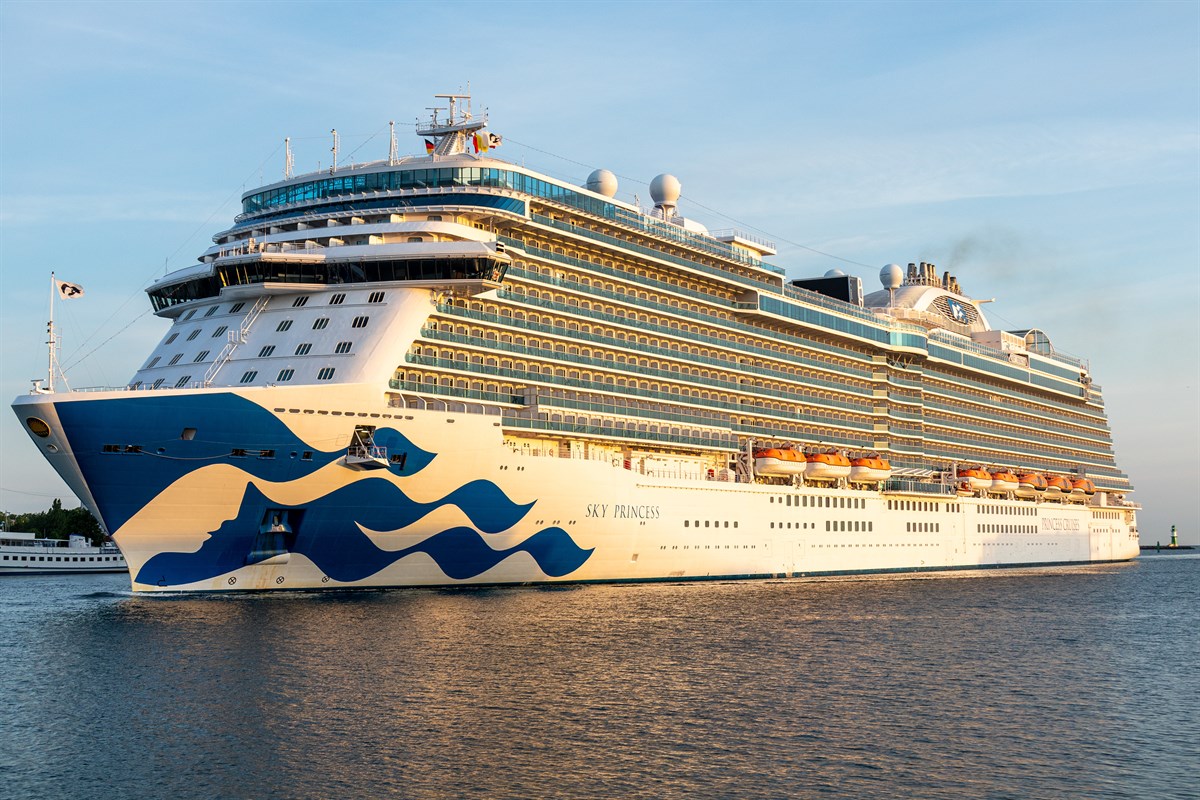 Sky Princess in Warnemünde