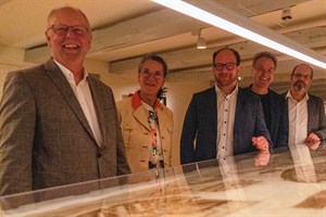 Vicke-Schorler-Rolle im Kulturhistorischen Museum Rostock - Stadtarchivdirektor Dr. Karsten Schröder (v.l.), Dr. Michaela Selling (Leiterin des Amtes für Kultur, Denkmalpflege und Museen), die Senatoren Steffen Bockhahn und Holger Matthäus sowie Museumsdirektor Dr. Steffen Stuth Vicke-Schorler-Rolle im Kulturhistorischen Museum Rostock - Stadtarchivdirektor Dr. Karsten Schröder (v.l.), Dr. Michaela Selling (Leiterin des Amtes für Kultur, Denkmalpflege und Museen), die Senatoren Steffen Bockhahn und Holger Matthäus sowie Museumsdirektor Dr. Steffen Stuth