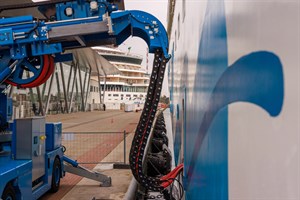 AIDAsol und AIDAmar wurden heute in Rostock-Warnemünde zeitgleich mit Landstrom versorgt (Foto: AIDA Cruises/Marc Klein)