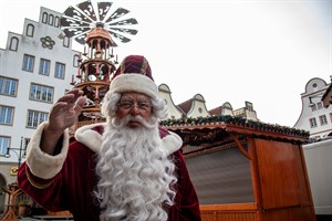 Rostocker Weihnachtsmarkt vom 27. November bis zum 22. Dezember 2023 - Weihnachtsmann Falk Petersen feiert 40-jähriges Bühnenjubiläum Rostocker Weihnachtsmarkt vom 27. November bis zum 22. Dezember 2023 - Weihnachtsmann Falk Petersen feiert 40-jähriges Bühnenjubiläum