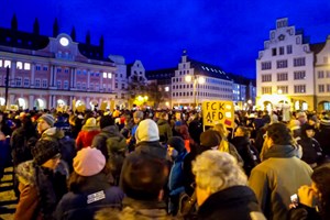 „Nie wieder ist jetzt – alle zusammen gegen den Faschismus“ am 25. Januar 2024 in Rostock „Nie wieder ist jetzt – alle zusammen gegen den Faschismus“ am 25. Januar 2024 in Rostock