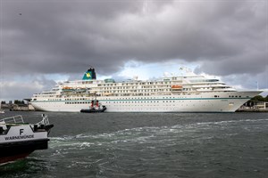 „Amadea“ - ZDF-Traumschiff in Warnemünde
