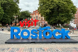 Visit Rostock - erster Fotospot der Stadt auf dem Uniplatz Rostock Visit Rostock - erster Fotospot der Stadt auf dem Uniplatz Rostock