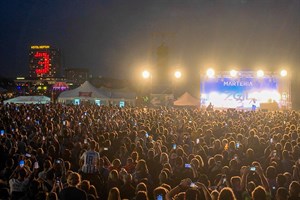 Marteria begeistert mit Strand-Konzert in Warnemünde Marteria begeistert mit Strand-Konzert in Warnemünde