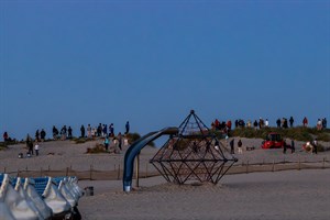 Warten auf den Blutmond: Schaulustige in Warnemünde Warten auf den Blutmond: Schaulustige in Warnemünde