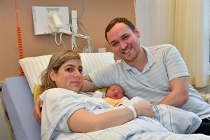 Sehr zur Freude seiner Eltern Stefanie und Toni erblickte Alois um 0:46 Uhr in der Neujahrsnacht das Licht der Welt im Klinikum Südstadt Rostock. (Foto: Joachim Kloock)